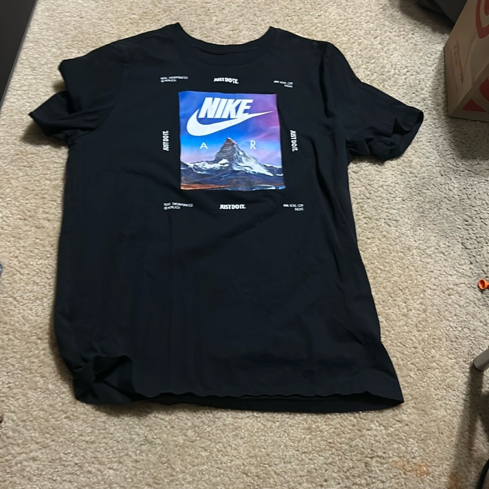 Nike shirt with cool pic
